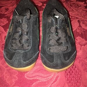 Kids puma sneakers